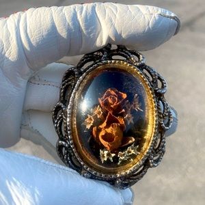 Vintage rose 🌹 necklace. Real miniature roses inside